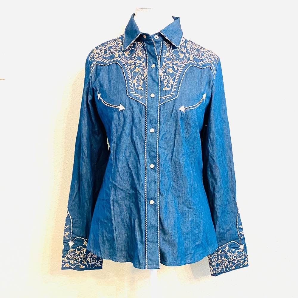 SKULLY NWT DENIM EMBROIDERED BUTTON DOWN T…